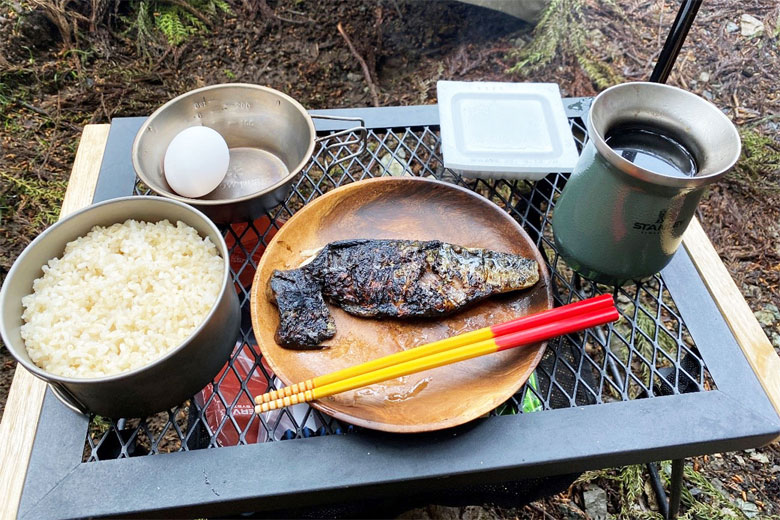 中の鍋を出して蓋をして10分間程度蒸らす