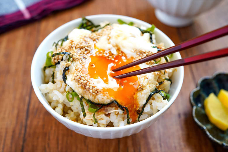 《金芽ロウカット玄米レシピ》【温玉かけのりとろろご飯】とろ〜り絡む わさびつゆ風味