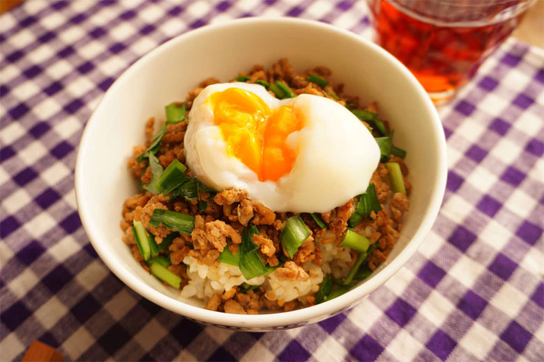 《金芽ロウカット玄米レシピ》夏を乗り切る！ニラとひき肉のスタミナ丼
