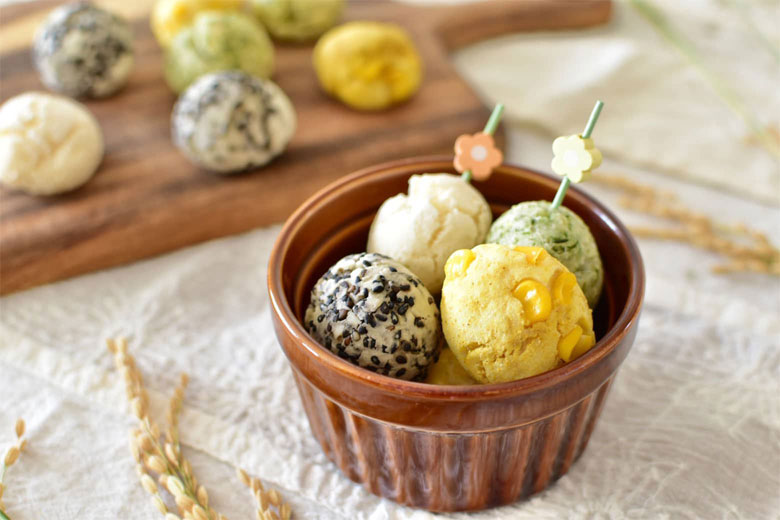 《金芽米の米粉 モフっと食感のお好み焼粉レシピ》丸めて焼くだけ！米粉のカラフルポンデケージョ風