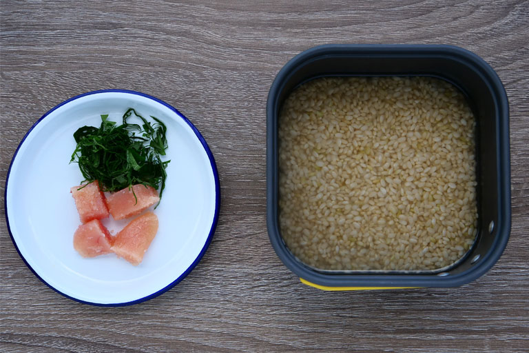 「簡単キャンプ飯！玄米とたらこの炊き込みご飯」作り方1画像