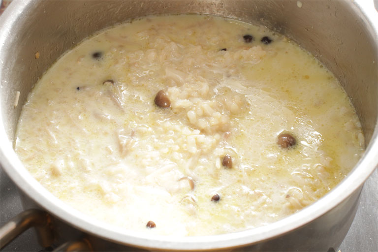 「バター不使用!白味噌の甘さがクリーミー♪きのこの豆乳玄米リゾット」作り方4画像
