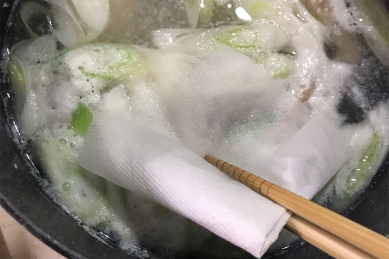 「身体が温まる！鶏手羽の出汁de野菜たっぷり塩麹おろし粥」作り方2画像