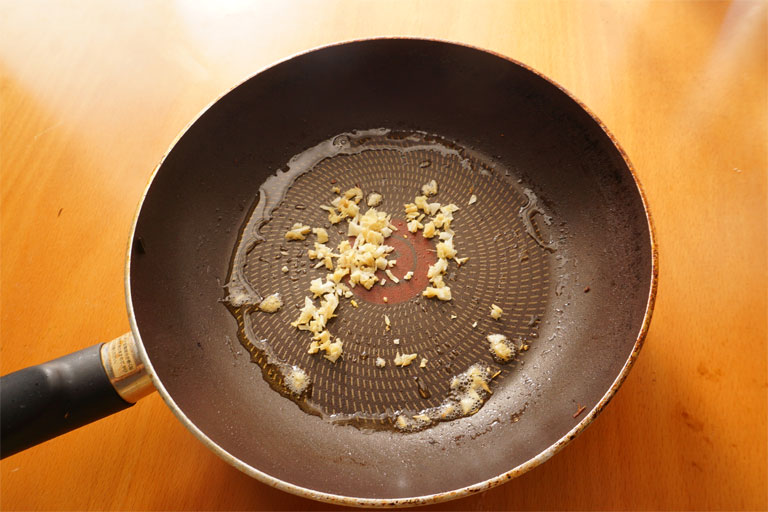 「夏を乗り切る！ニラとひき肉のスタミナ丼」作り方1画像