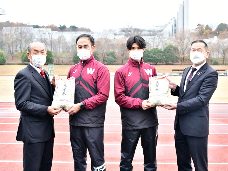 JAいるま野が大学駅伝部に「金芽米」を贈呈　画像２