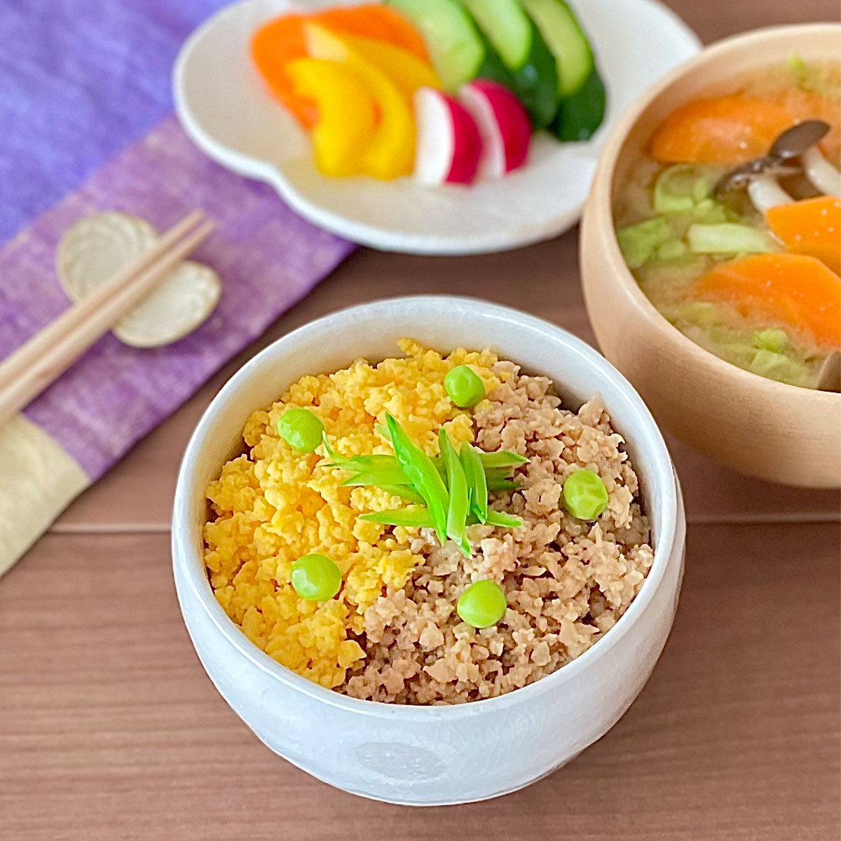 「梅風味そぼろとしっとり炒り卵の二色丼」画像