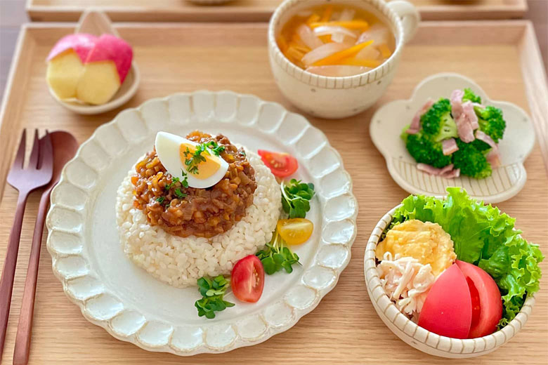 「玄米でヘルシーに【コクうまキーマカレー】」献立画像